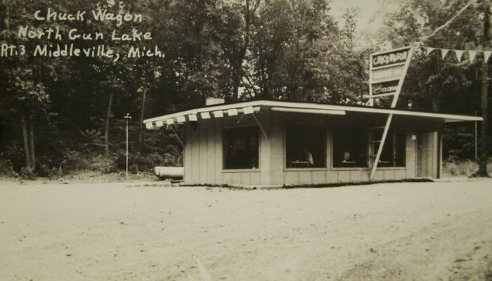 Chuck Wagon Restaurant - Old Postcard (newer photo)